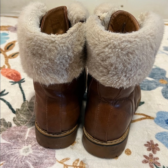 Denver Hayes Tan Leather Boots with Fur Trim - Picture 2 of 5
